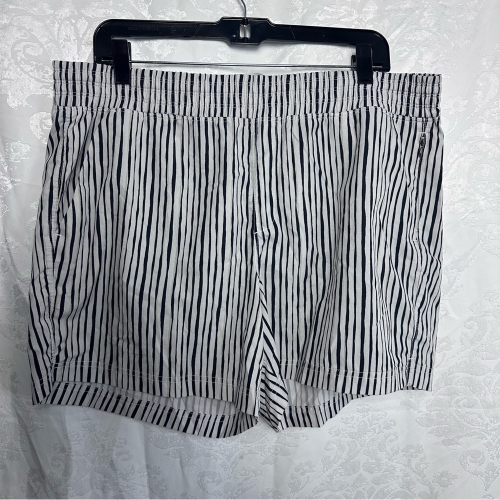 Old Navy Active Striped Black and White Women's Shorts